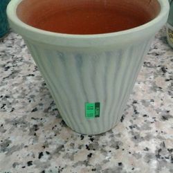 💕 Clay Planter Pot 💕 Nice