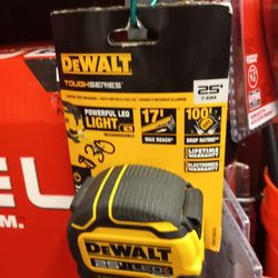 DEWALT 25' 7.6M LIGHTED TAPE MEASURE