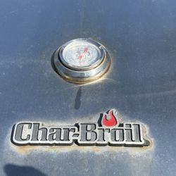 Char-Broil Grill With Propane Tank included