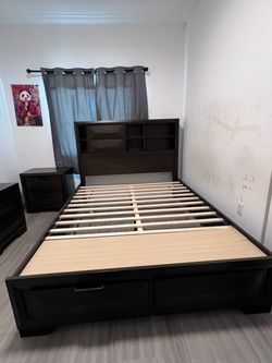 Queen Bed and Nightstands