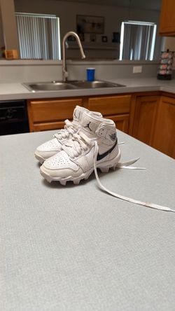 Youth football cleats 10c