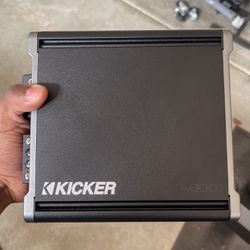 Kicker CXA800.1 Amp