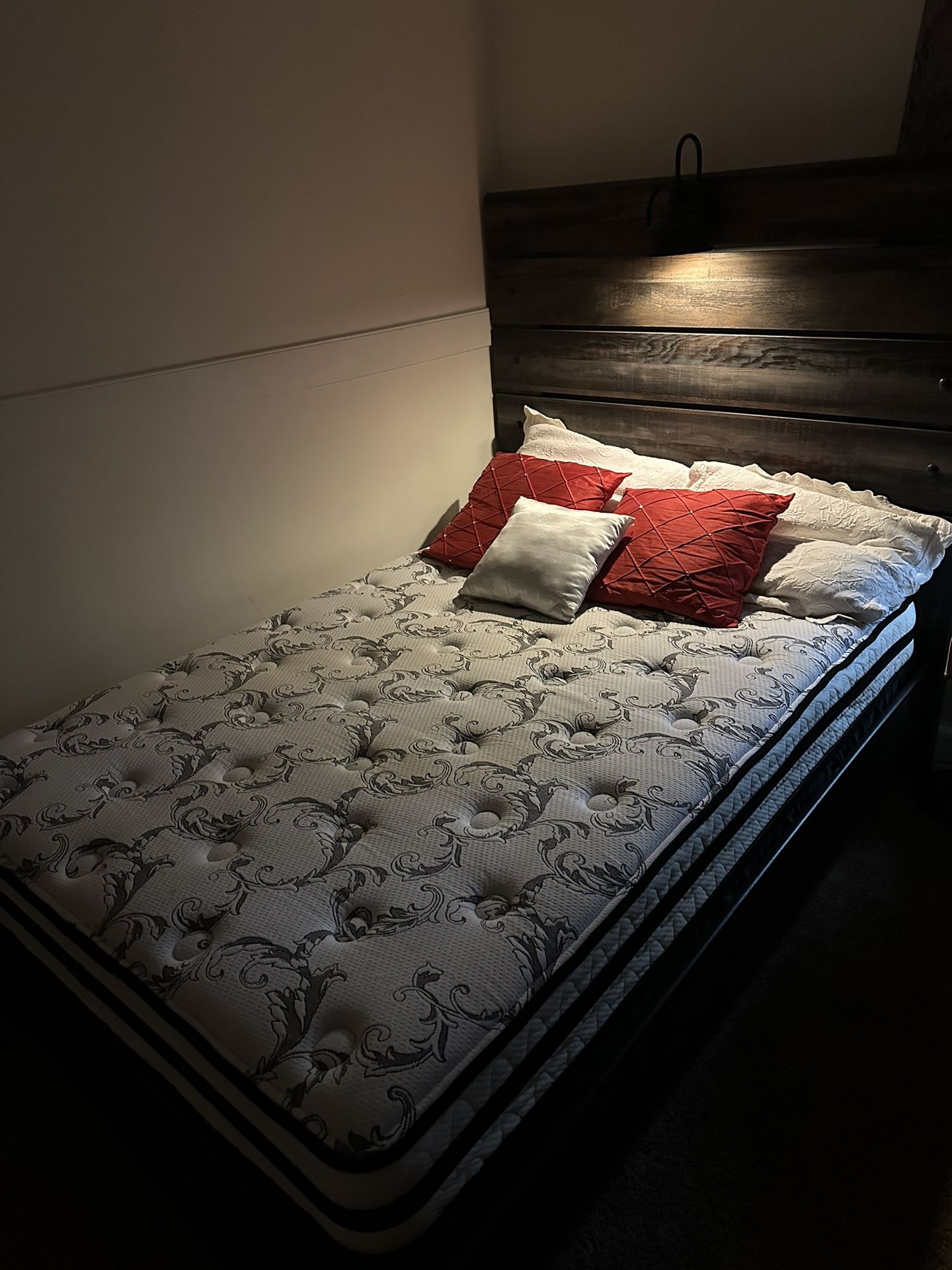 Barn Style Full Size Bed Like New.