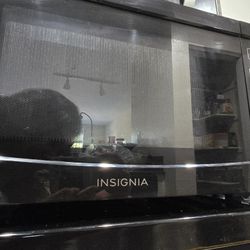 Insignia Microwave 