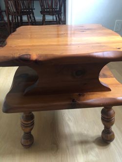 Wood end table in good condition