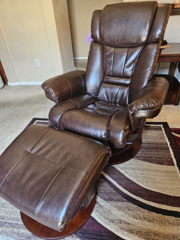 Ashley Furniture Recliner Chair w/Ottoman for Sale in Albuquerque, NM
