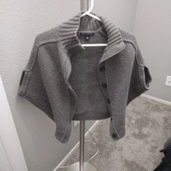 Banana Republic Sweater Gray  Round Shape Size M
