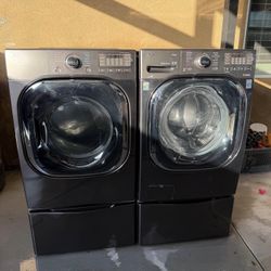 LG Front Load Washer And Dryer (gas) 