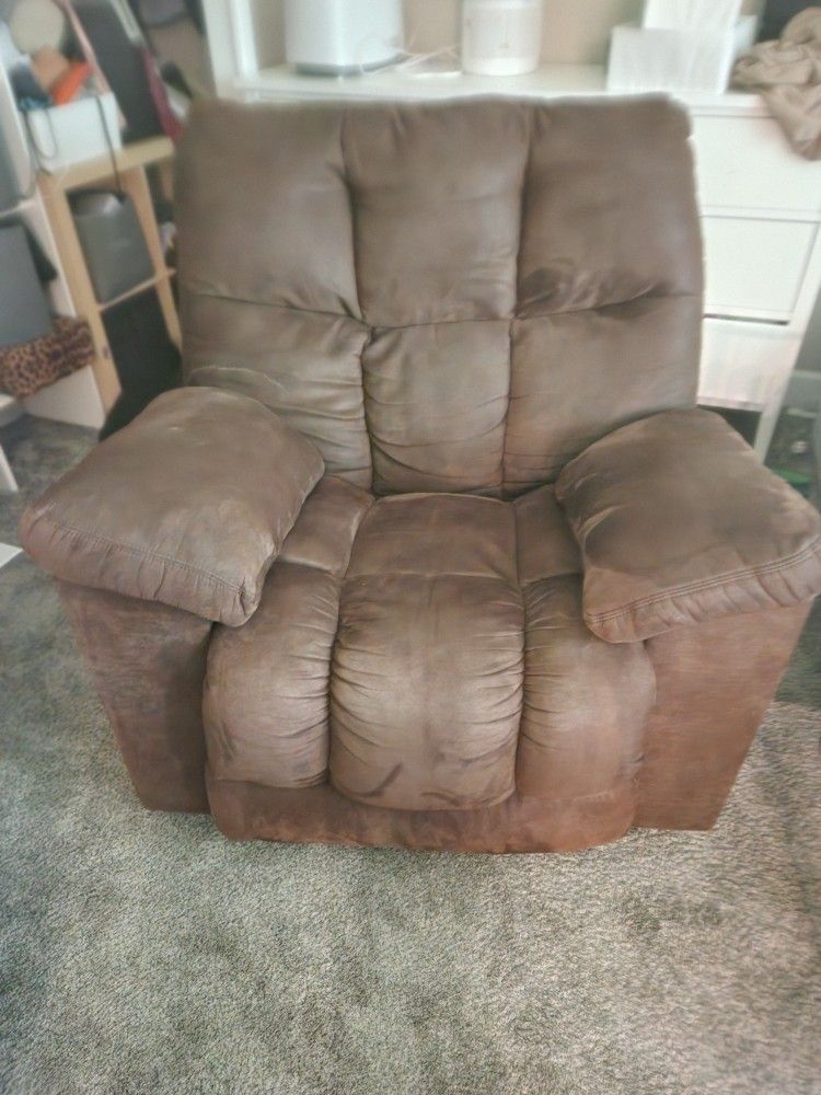So Comfortable And Soft Recliner In Good Condition