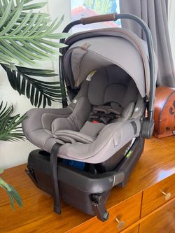 Nuna Infant Car Seat with Base
