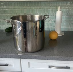 Large Great Condition Soup Pot