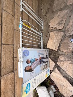 Regalo Wall Safe Extra Wide Baby Gate – White