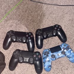 4 PS4 Controllers 