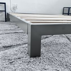 Metal Queen Bed frame 