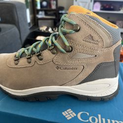 Columbia Women’s Waterproof Hiking Boots Size 7.5