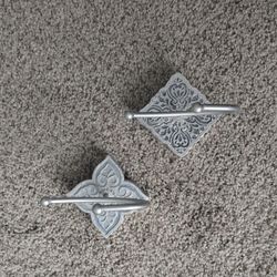 Wall hangers 