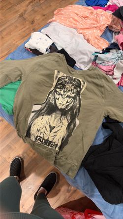Female light weight sweatshirt