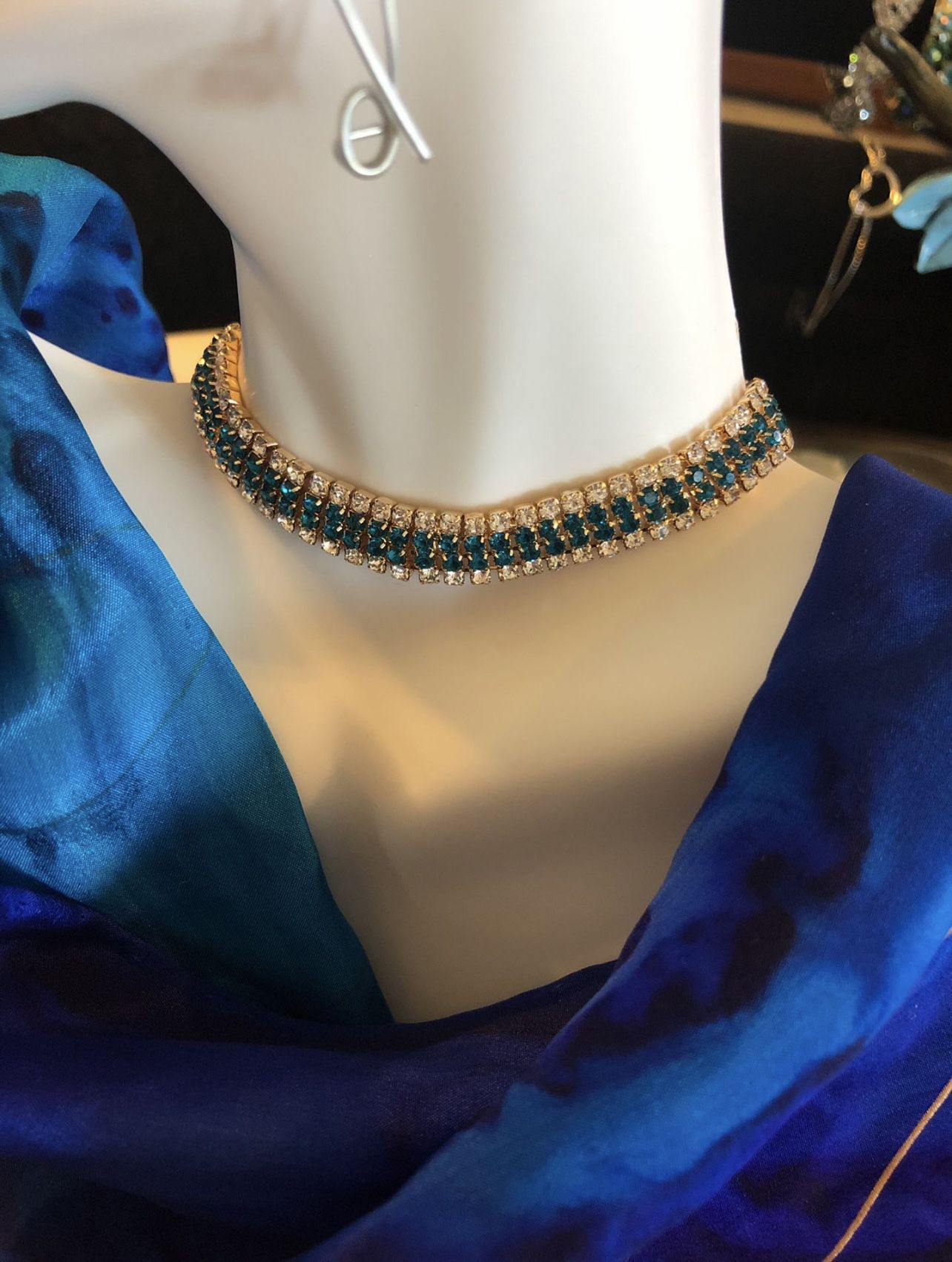 Brand NEW Beautiful Blue Sparkly Bracelet!! 7 1/2” Long