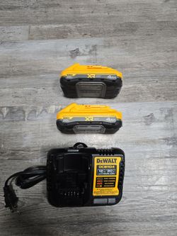 DeWalt 20V MAX XR POWERPACK Battery dcb2104