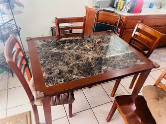 Dining table, Mesa de comedor.