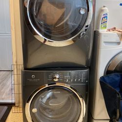 Electrolux Washer And Gas Dryer Set For $745