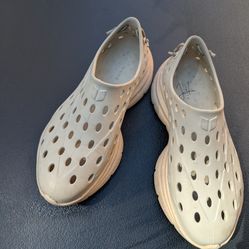 Kane shoes, women's size 8, limited edition, signed by Jeremy Hills