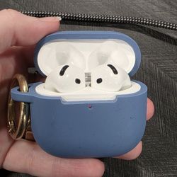 Airpods 4 with Active Noise Canceling Shoot me an offer