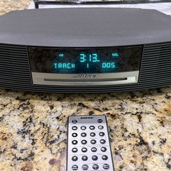 Bose AM FM CD Wave Radio with original Bose remote.