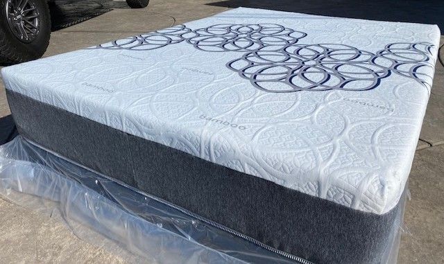 Full Bamboo Hybrid Cool Gel Memory Foam Mattress!!