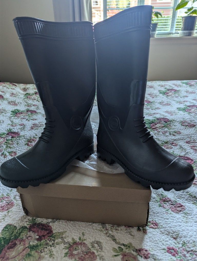 New Rubber Boots . Size 7. Price negotiable 
