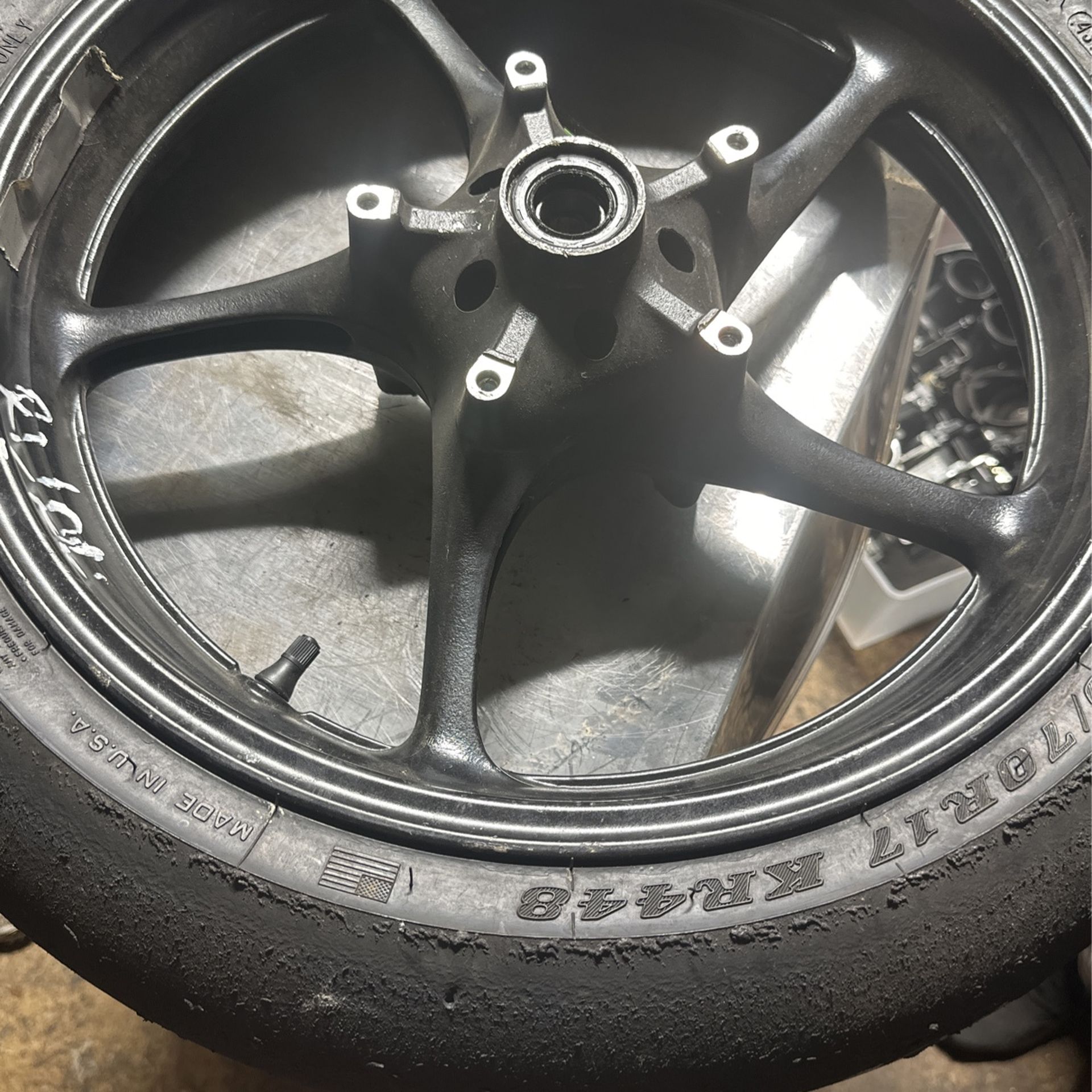 Yamaha R1 Yamaha are six front wheel with soft race tire