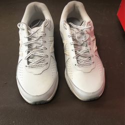 Woman’s Walking Shoe 