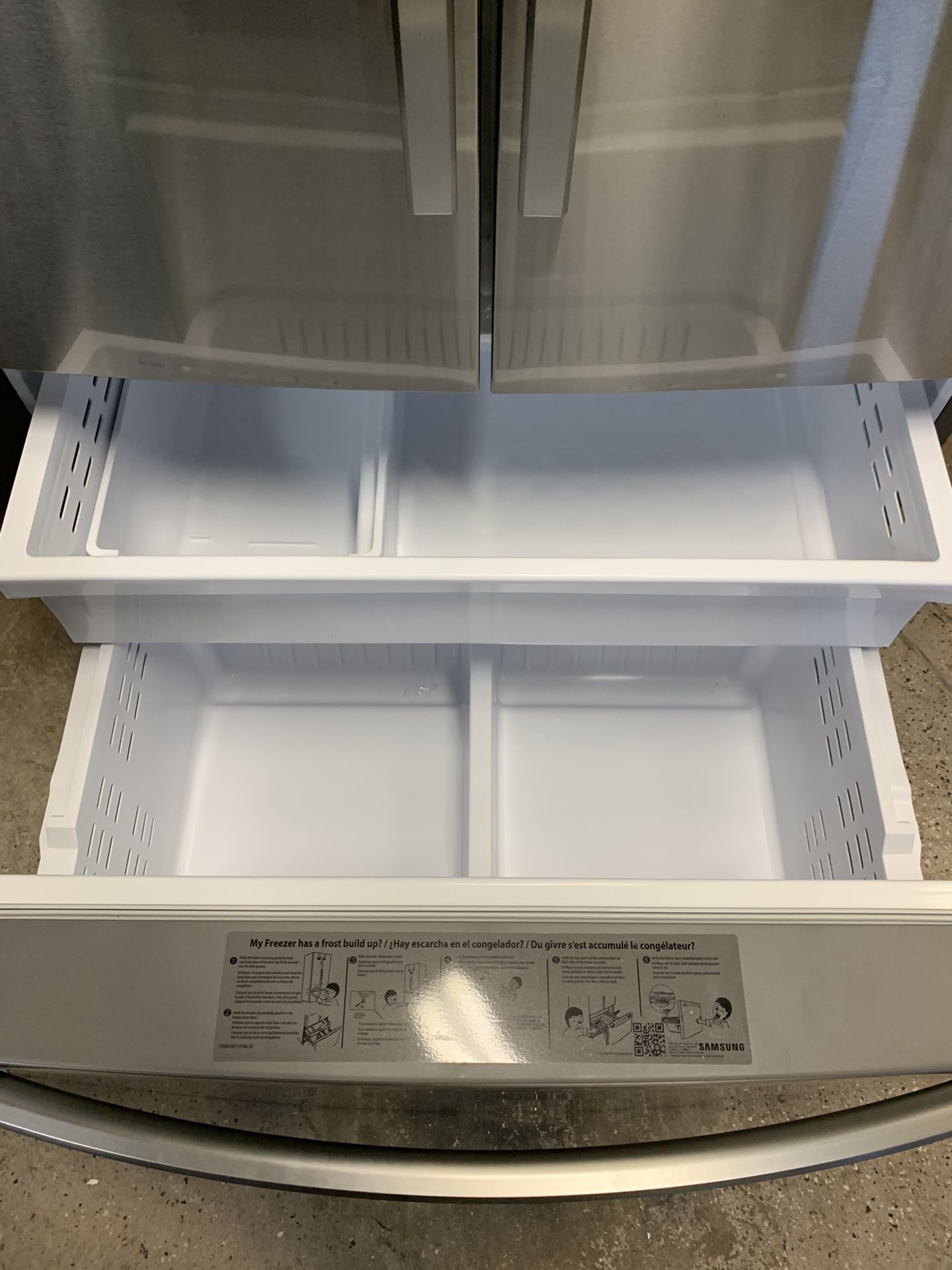 Samsung 28.2cu ft French Door Refrigerator with Ice Maker (Fingerprint