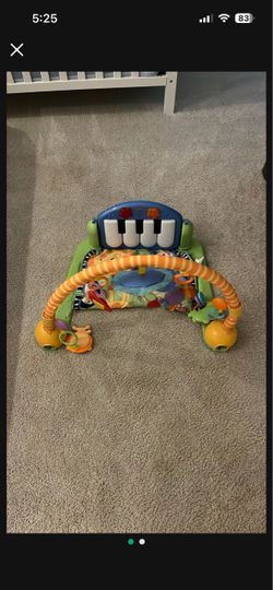 Baby play mat with foot piano, in fantastic condition