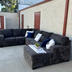 Balisnoe 3 Piece Sectional Couch! (FREE DELIVERY 🚚)