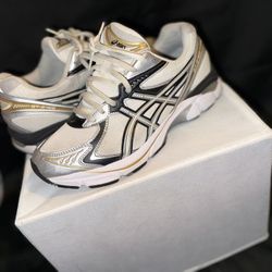ASICS Gel-Kayano 14 