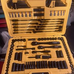 DeWalt Mechanics Tool Set - Black