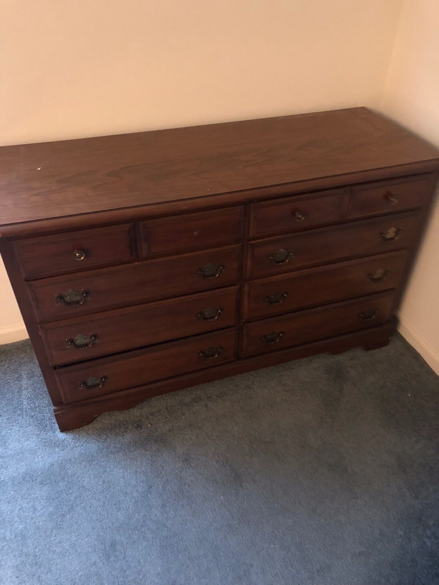 DRESSER