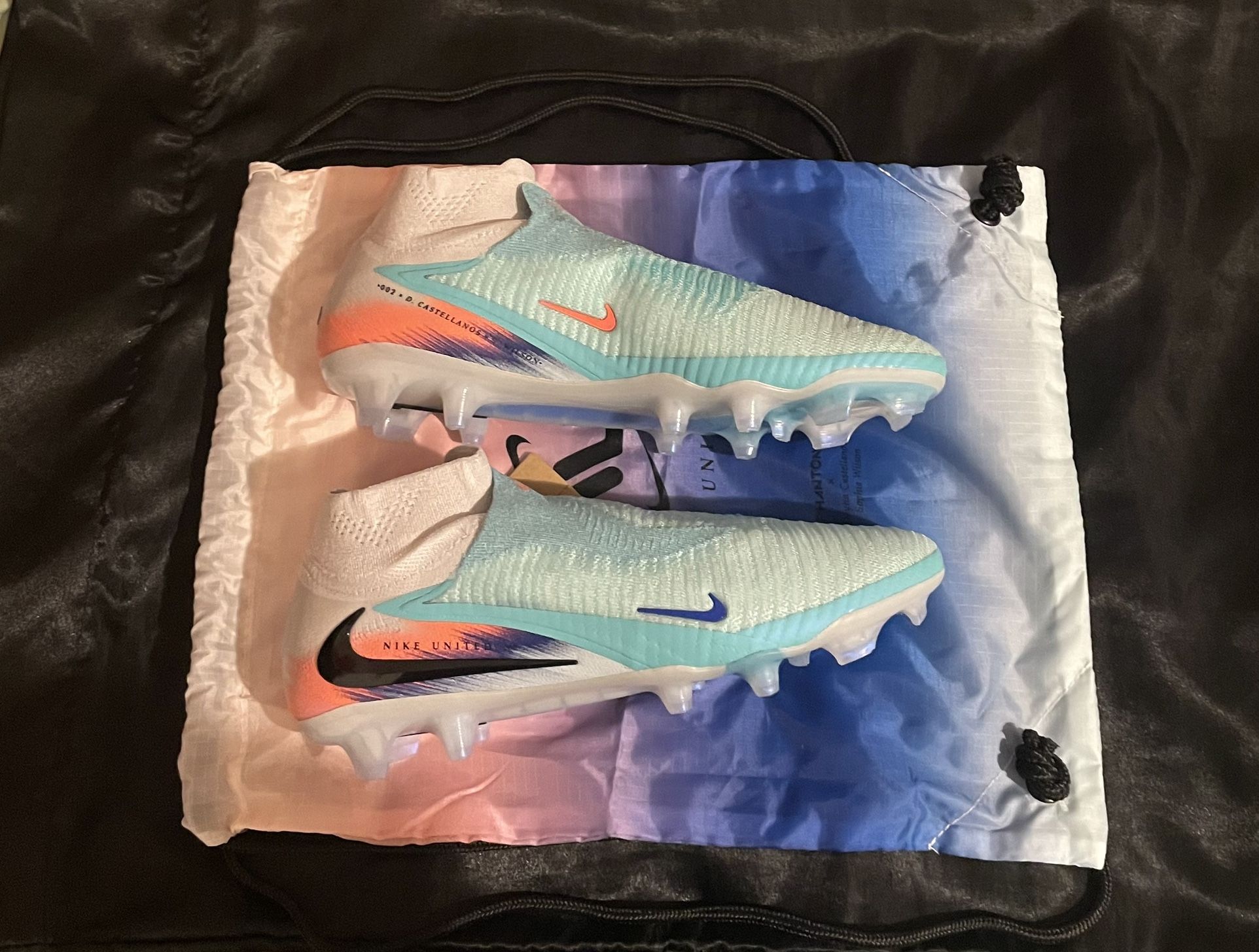 Nike United Phantom 6 Elite High FG Soccer Cleats