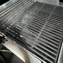 Open Lid Weber II Spirit E-310 BBQ Grill Asador Propane Three Burners