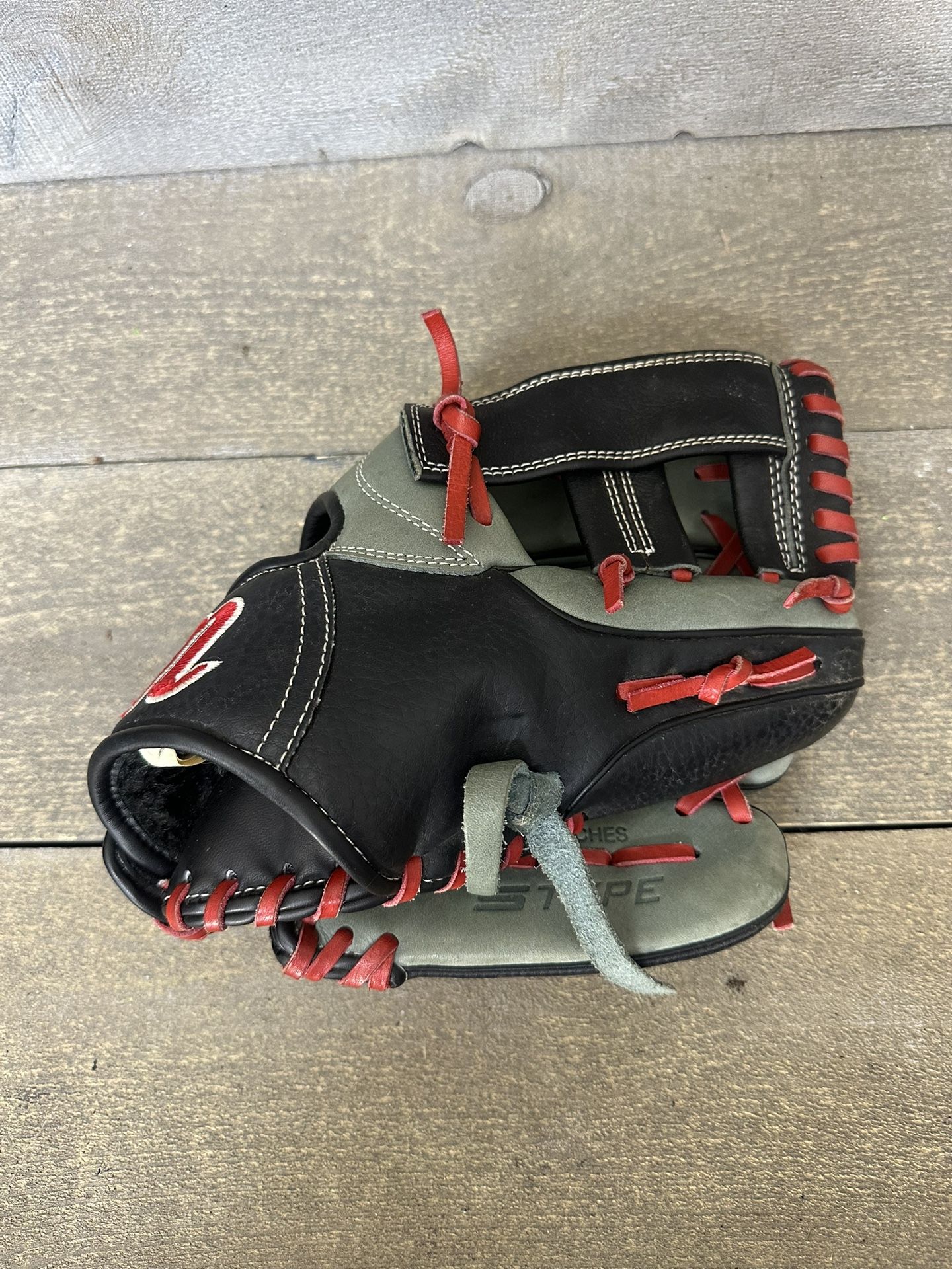 Marucci Caddo Series 11 Inch Baseball Glove Right Handed Youth CD1100Y Gray Red