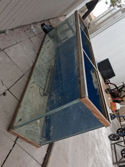 Fish tank empty out 8 months ago 6ft 1ft wide 25 in a half inch tall $60