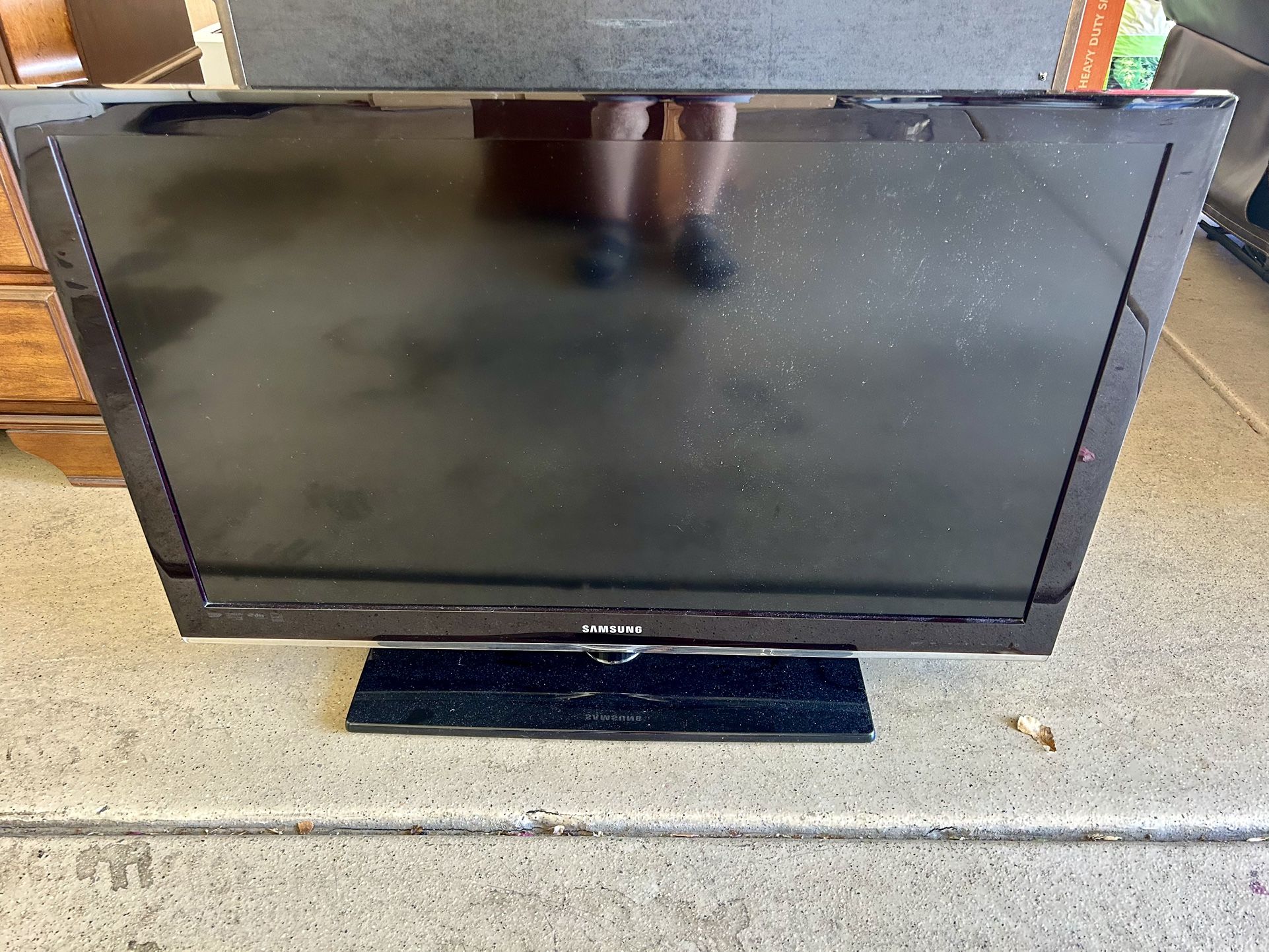 Samsung 40” TV