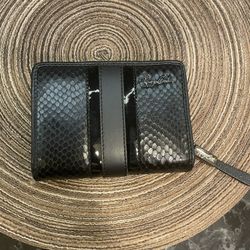 Renzo Costa-(True) Black leather wallet with 10 card slots, 2 bill slots, and 1 zipper pocket 