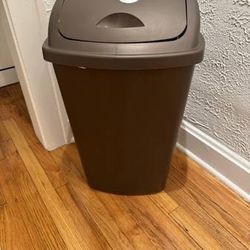 Sterilite Swing Top Tall Waste/Trash Can (13.2 gal)
