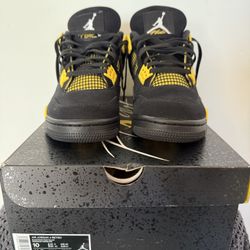 Yellow Thunder Retro Jordan 4s Sz 10
