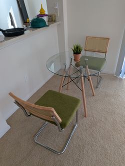 Round glass table and 2 chairs