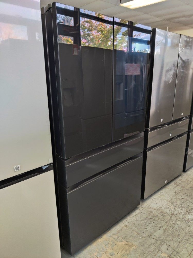 New Samsung
Bespoke 29 cu. ft. Standard Depth 4-Door French Door Refrigerator in Charcoal Glass/Stai