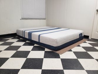 Queen size mattress - can DELIVER almost anywhere for $20 extra - gently used and in very good condition 😍