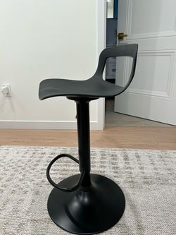 4 black barstools